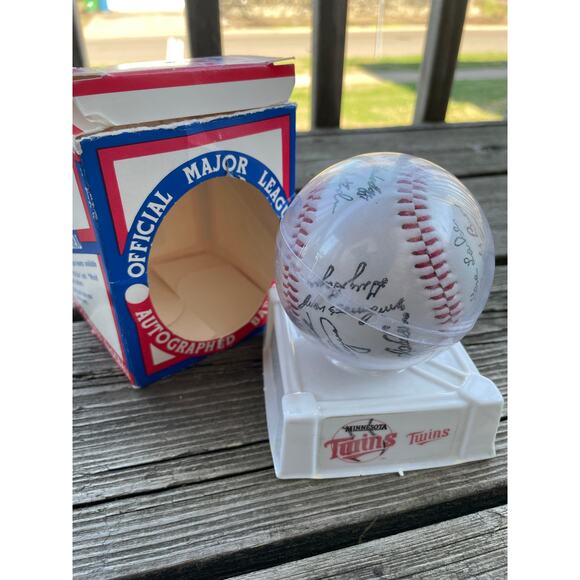 Vintage Signed Replilca of Twins Baseball 80s/90s - Picture 8 of 16